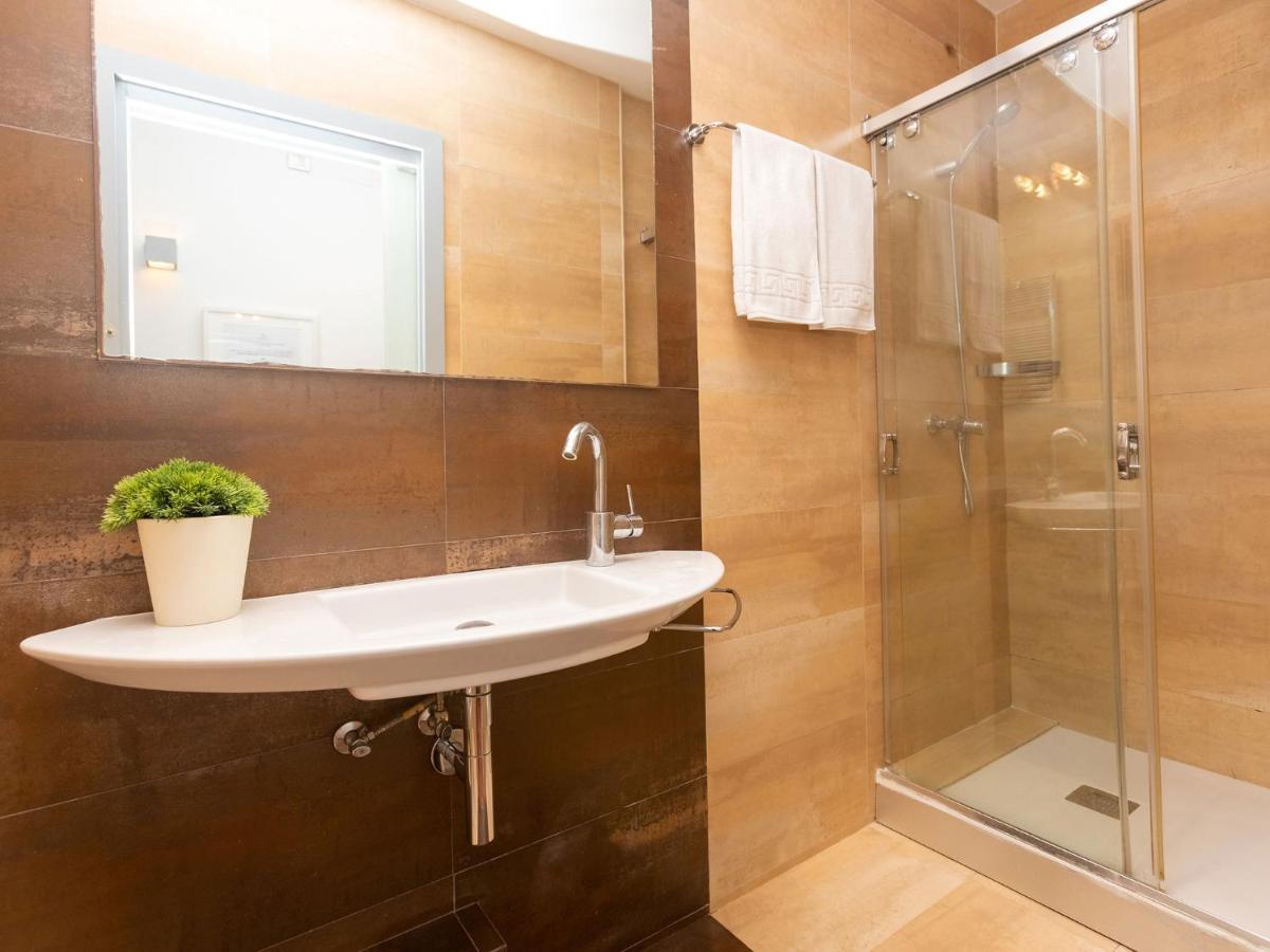 Apartment Centro- Passeig De Gracia - Casa Batllo By Interhome Barcelona Buitenkant foto